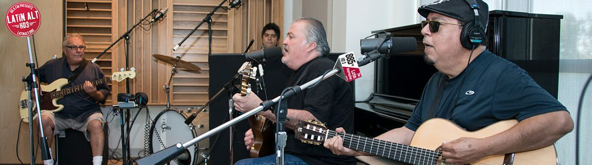 Los Lobos Play at a radio station 
